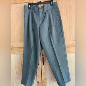 Dockers Khakis Gray Chinos with Relaxed Straight-Leg Cut New w/tags Sz W36 L29